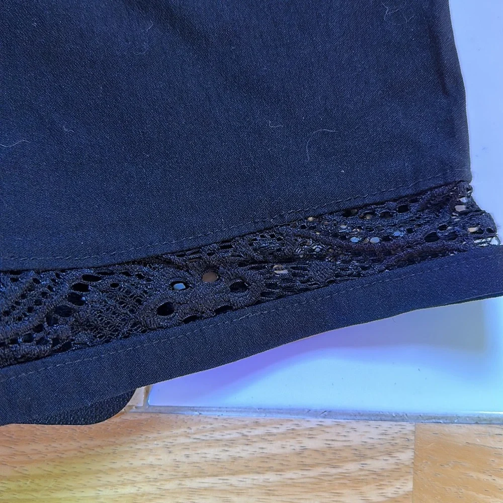 Shorts - Picture 3 of 3